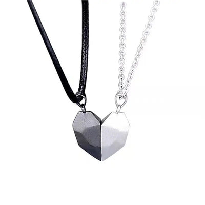 MAGNETIC HEART NECKLACE